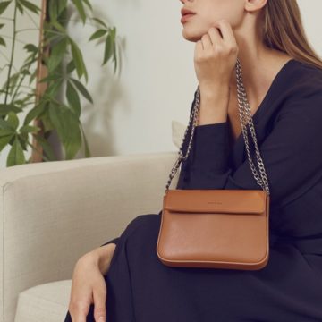 ANGELA ROI | Hamilton Mini Chain Crossbody In Brown | Boxwalla