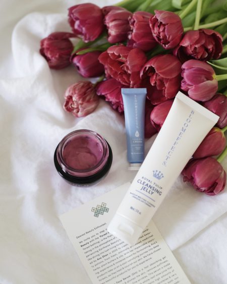 Bloomeffects Black Tulip Facial Treatment Skincare Box from Boxwalla contains Black Tulip Facial Treatment, Royal Tulip Cleansing Jelly and Tulip Dew Cream