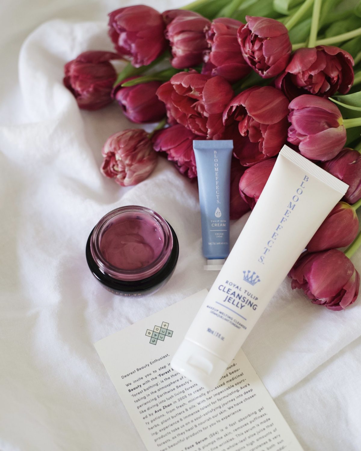 Bloomeffects Black Tulip Facial Treatment Skincare Box from Boxwalla contains Black Tulip Facial Treatment, Royal Tulip Cleansing Jelly and Tulip Dew Cream