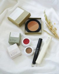 Boxwalla x Manasi 7 Makeup Box features FOUR full sized products All Over Colour Damaskino, Eye Glow Colour Sublime, Custom Contour Duo Cinnabar Mocha and Precision Mascara in Obsidian