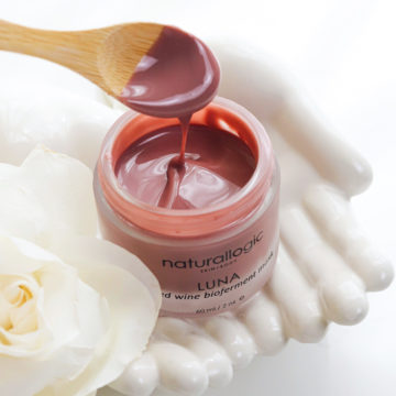 Naturallogic Luna Wine Mask Boxwalla
